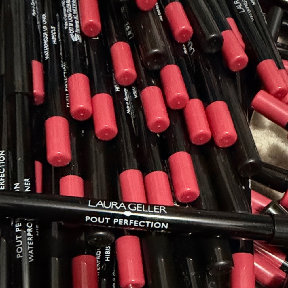 *Bundle Filler* 2 Laura Geller Pout Perfection Lip Liner - Hibiscus-